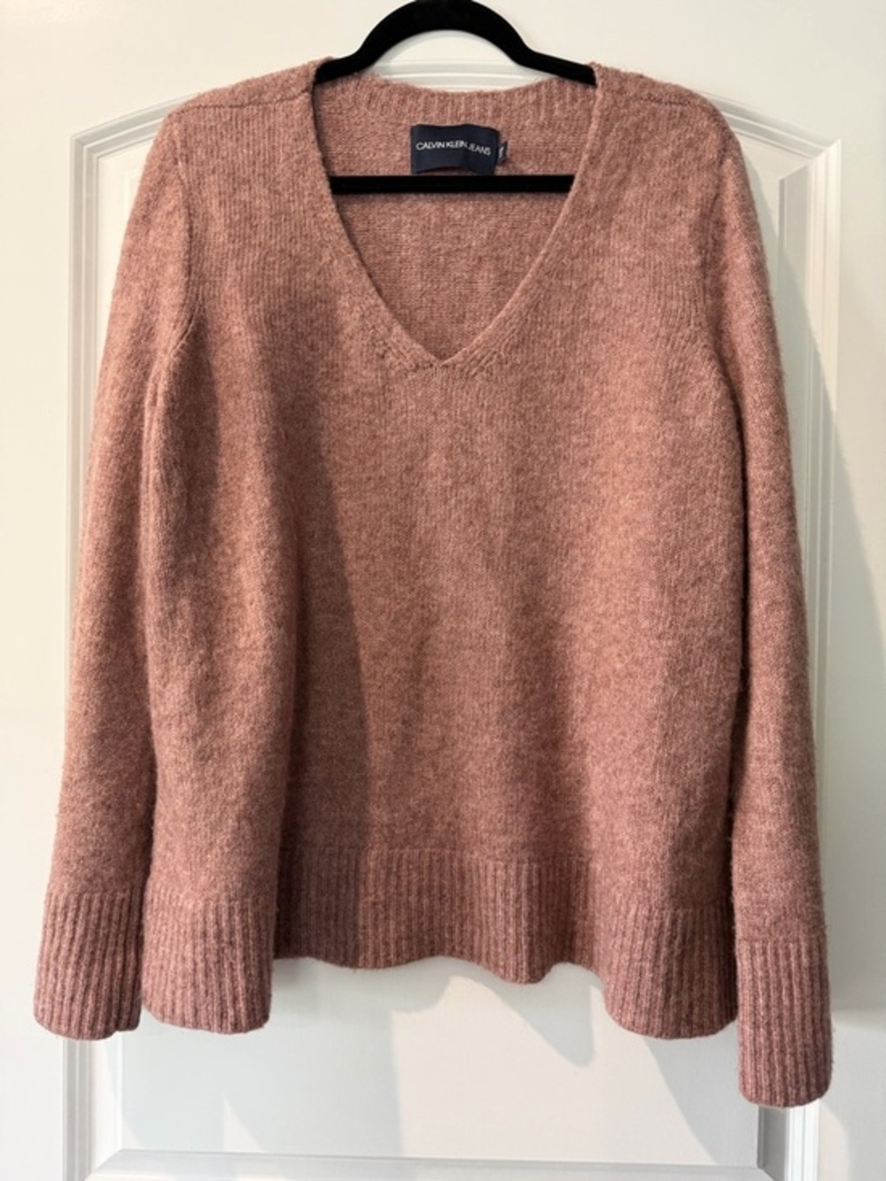 Calvin Klein Jeans Cozy Feminine Dusty Rose V-Neck Knit Sweater